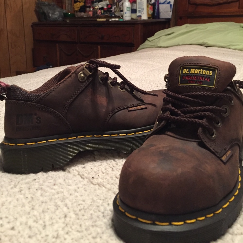 NWOT Dr. martens industrial steel toe, size 6